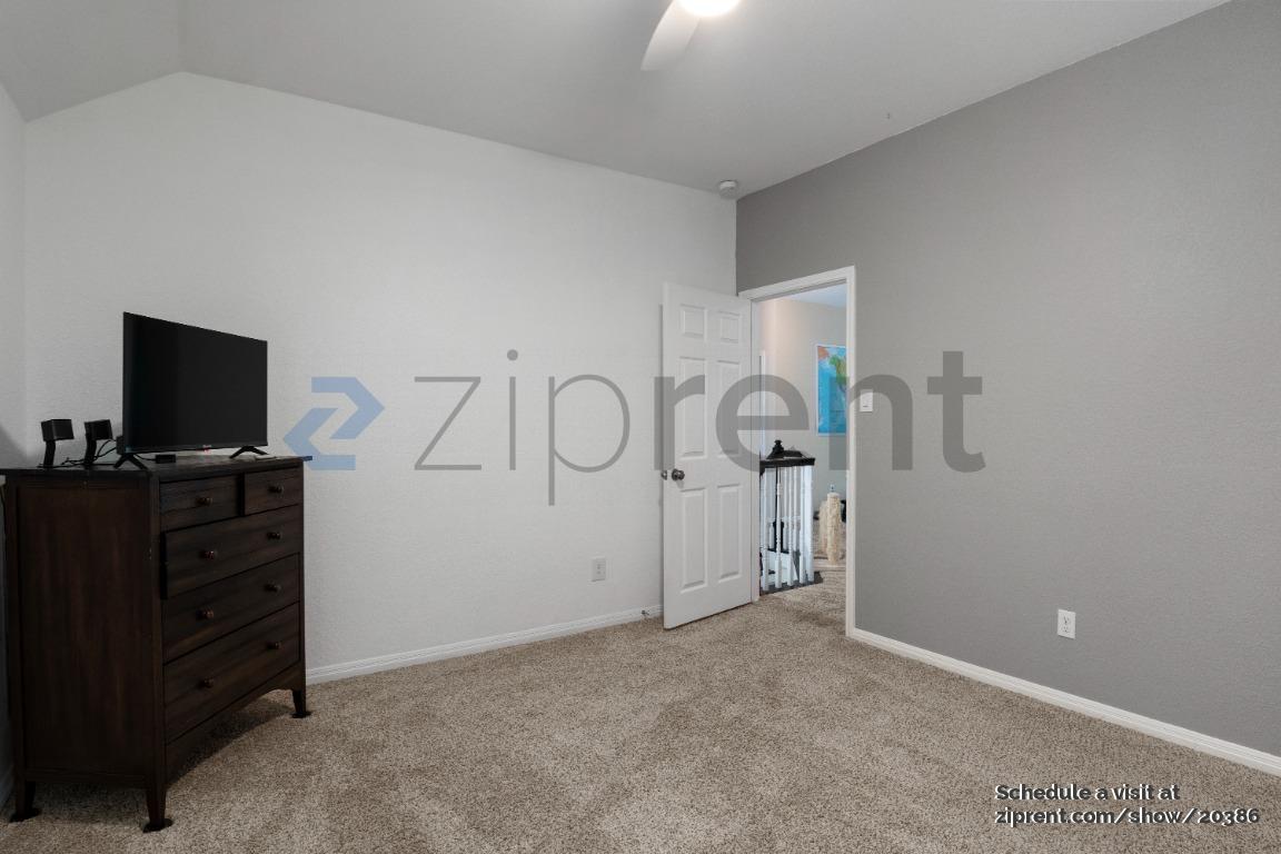 Building Photo - Unit