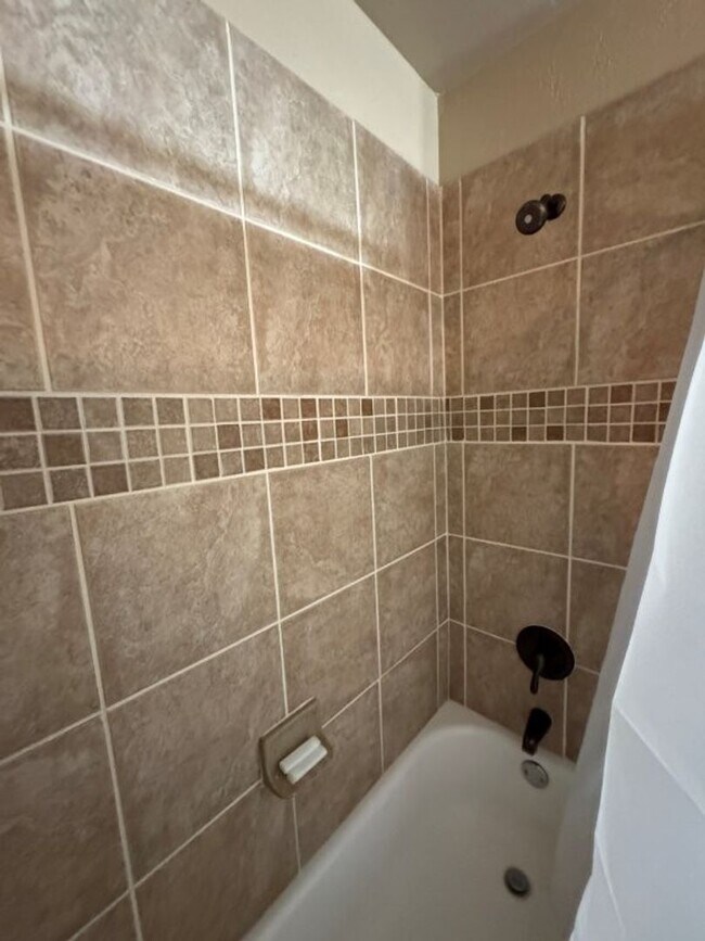 Building Photo - 3 bed, 2 bath, 2 car storm shelter in Yuko...
