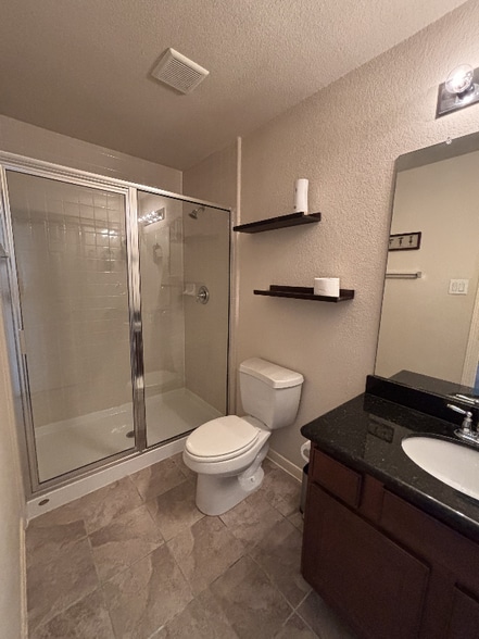 Building Photo - 3008 Clearview Cir