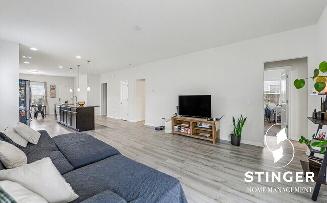 Building Photo - 198 Great Bend Dr