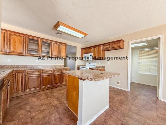 Building Photo - 583 W Racine Loop