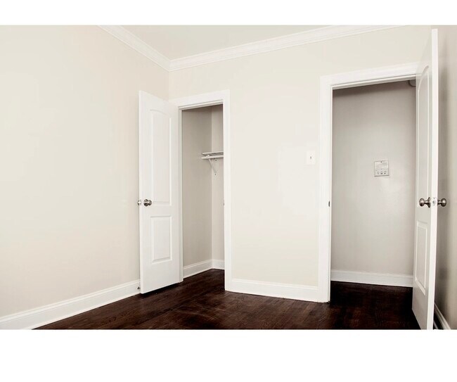 Building Photo - 3841 N Greenview Ave