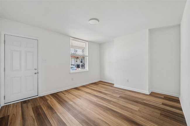 Building Photo - 6154 Glenmore Ave