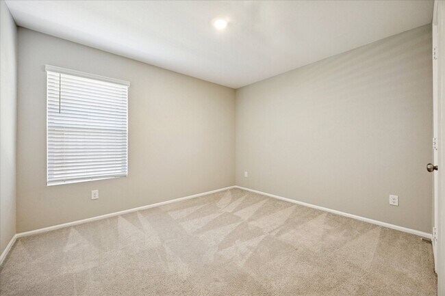 Building Photo - 27122 Breakaway Ln