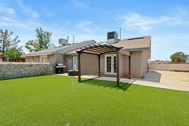 Building Photo - 10901 Highwood Way