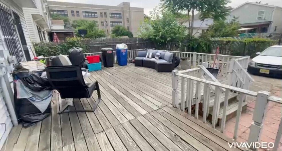 Building Photo - 363 Halladay St