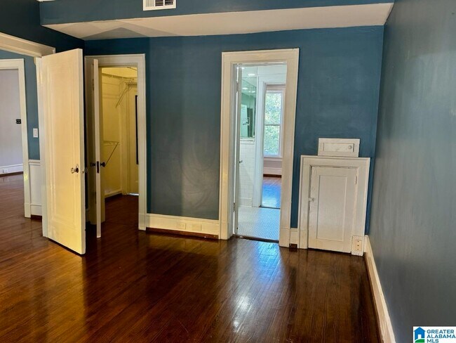 Building Photo - 3007 Highland Ave