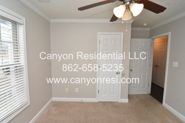 Building Photo - 1513 Stonewood Dr