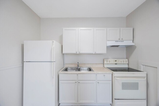 Building Photo - 317 N Highland Ave