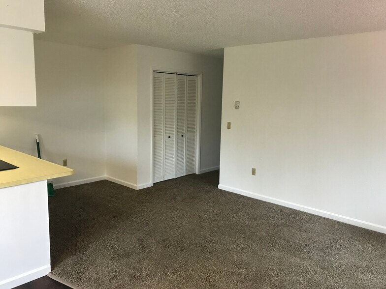 Building Photo - 85 Pepperdine dr