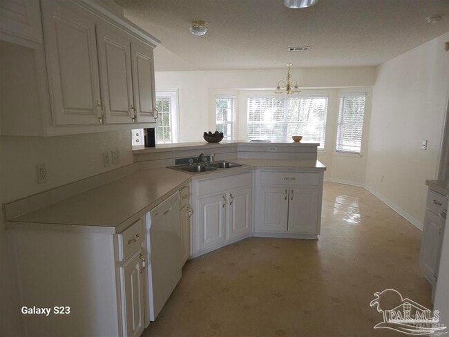 Building Photo - 10896 Country Ostrich Dr