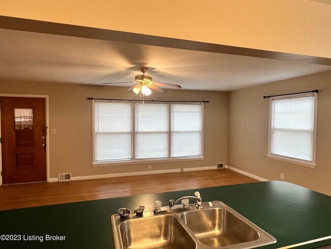 Building Photo - 1523 Anna Ln