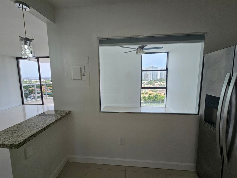 Building Photo - 3675 N Country Club Dr