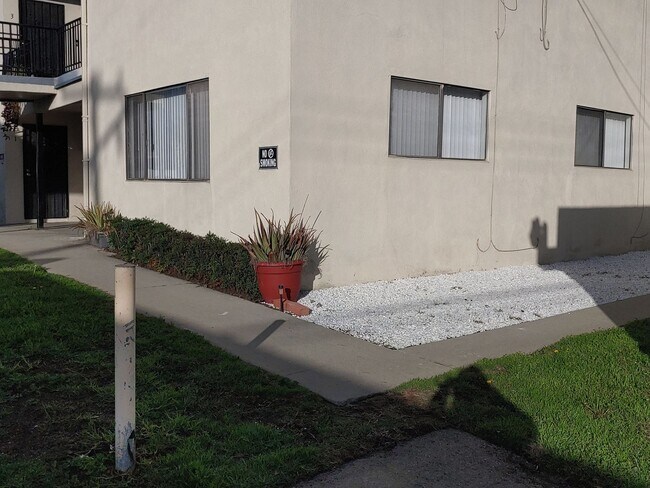 Building Photo - 4497 Bonnie Brae St