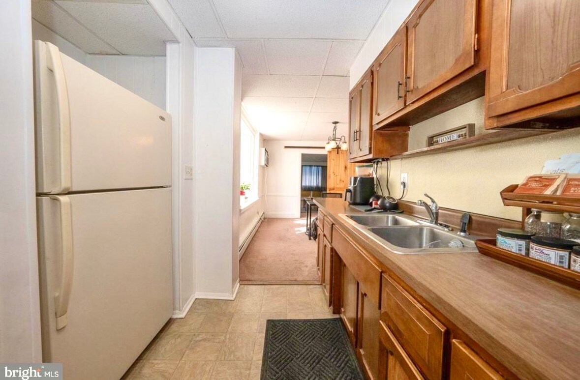 Building Photo - 206 E Hinckley Ave