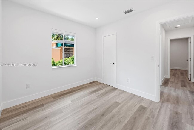 Building Photo - 2721 SW 29th Ct