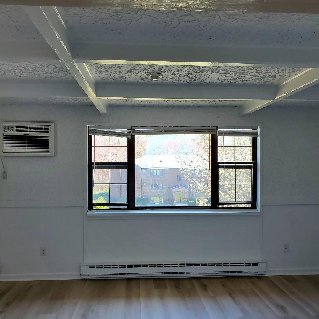 Building Photo - 49 Spencer Rd