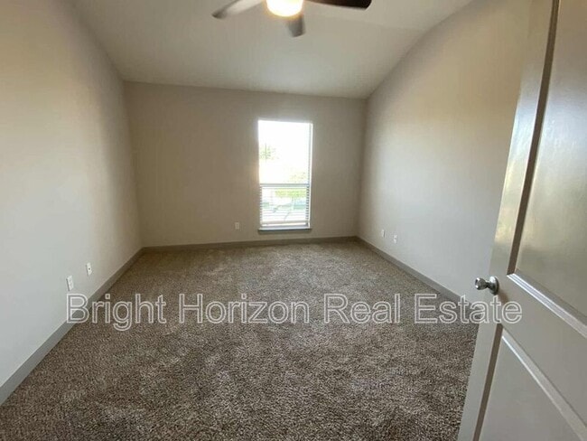 Building Photo - 3629 Valley Vista Dr