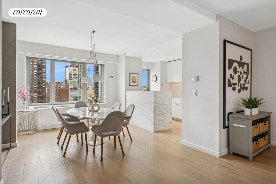 Building Photo - 200 E 62nd St