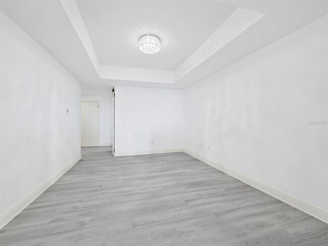 Building Photo - 800 N Tamiami Trl