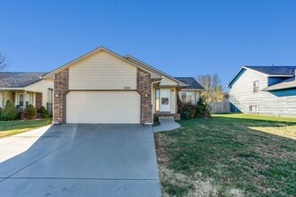 Building Photo - Great 4 bedroom home in Derby School dist...