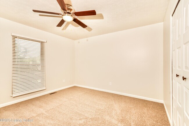 Building Photo - 10302 Bayport Rd