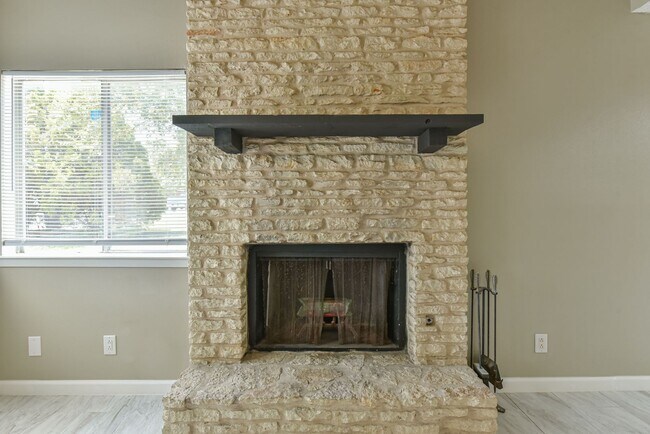 Building Photo - Charming 3-Bedroom Home in Heritage Home