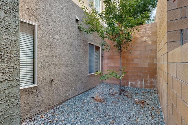 Building Photo - Executive 2 story Town house 4 Bedroom 3 b...