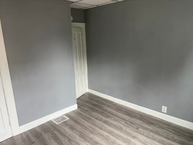 Building Photo - 563 East St
