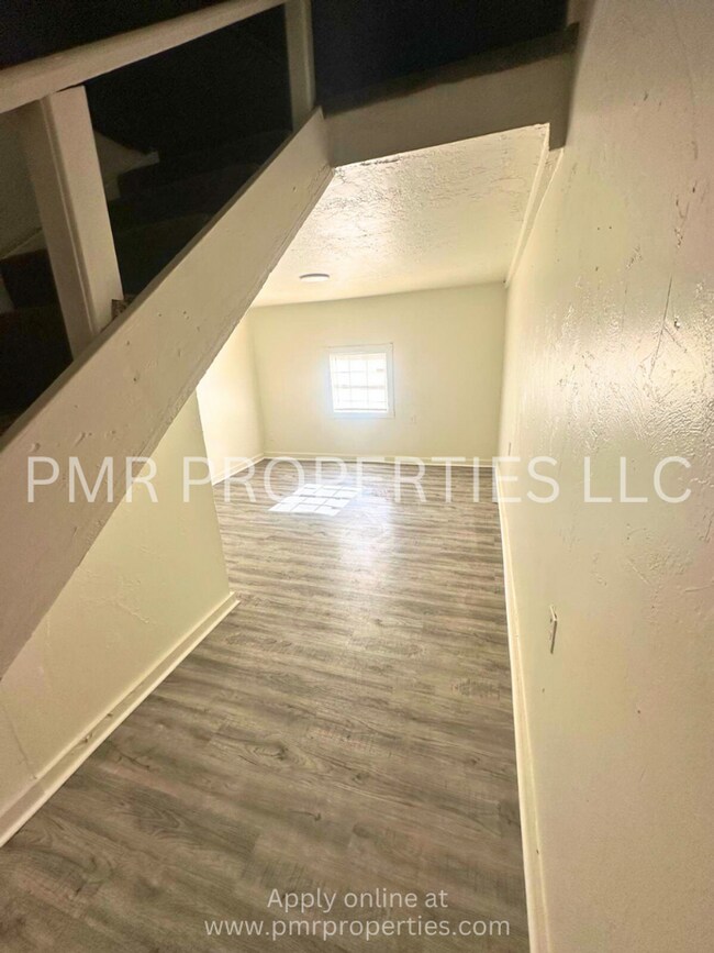 Building Photo - 3 Bedrooms / 1 Bathroom House