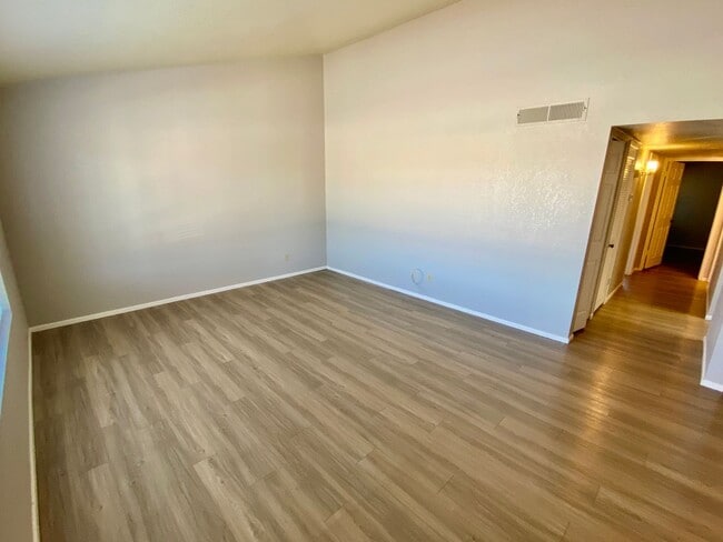 Building Photo - Perfect Tempe Location 2 Bedroom 2 Bath