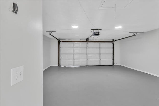 Building Photo - 250 Meadow View Dr
