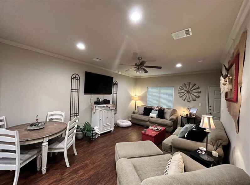 Building Photo - Spacious 2 Bed/2.5 Bath Condo in Gateway Villas!
