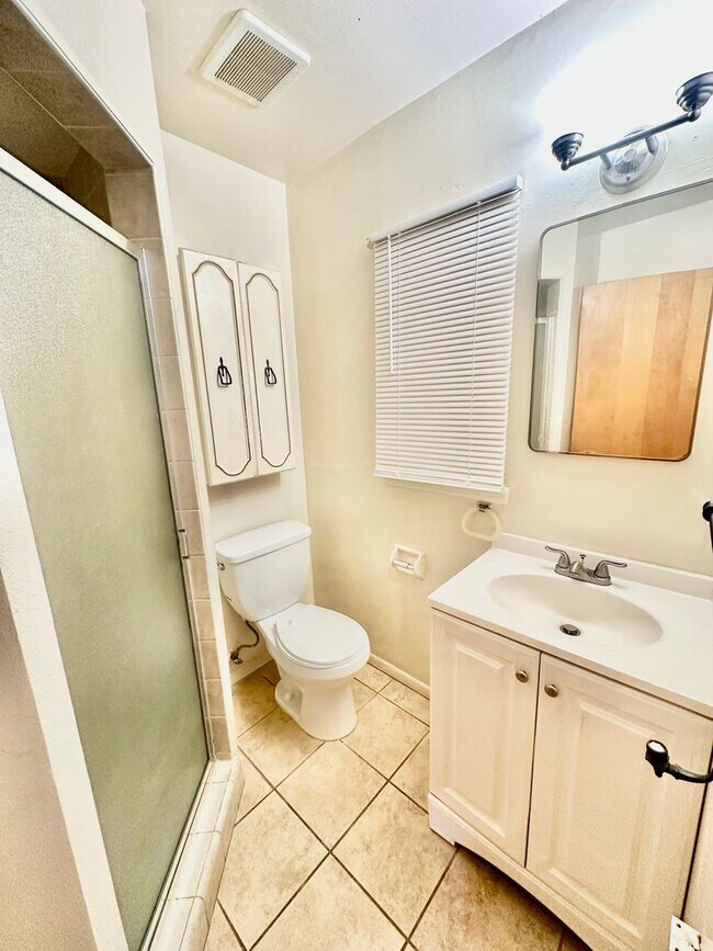 Building Photo - 3204-3208 E Normal Ave