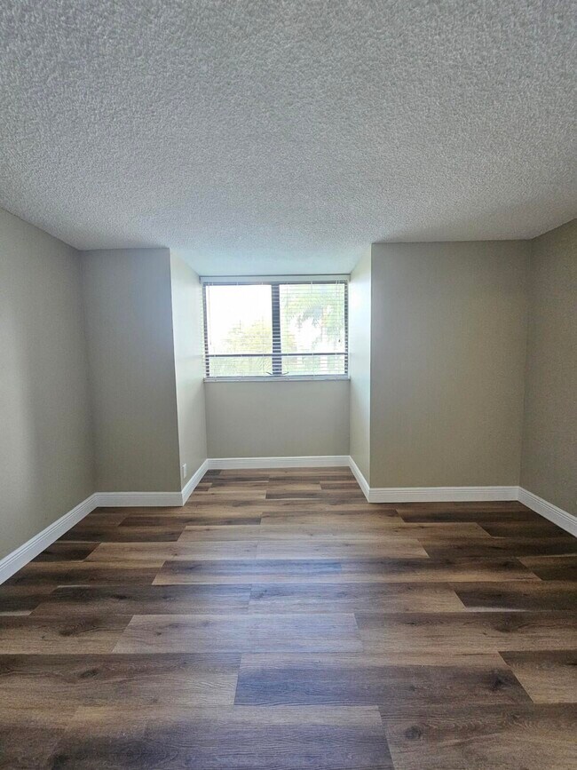 Building Photo - 2050 N Congress Ave