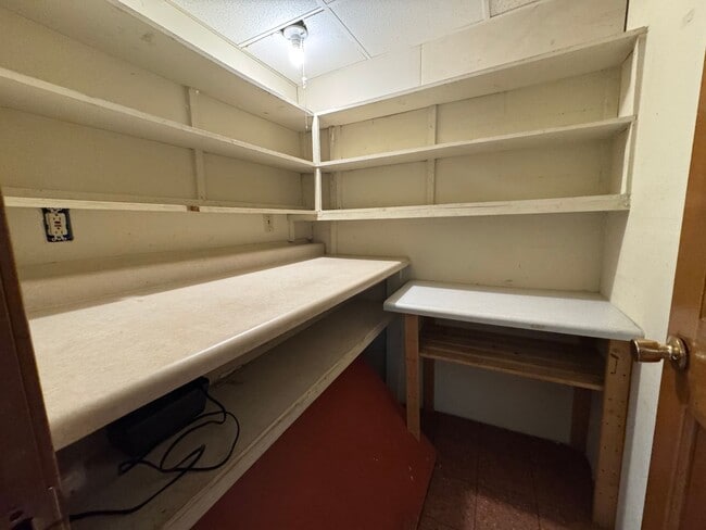 Building Photo - Is This Love? Cozy 2 Bed, 1 Bath Home with...