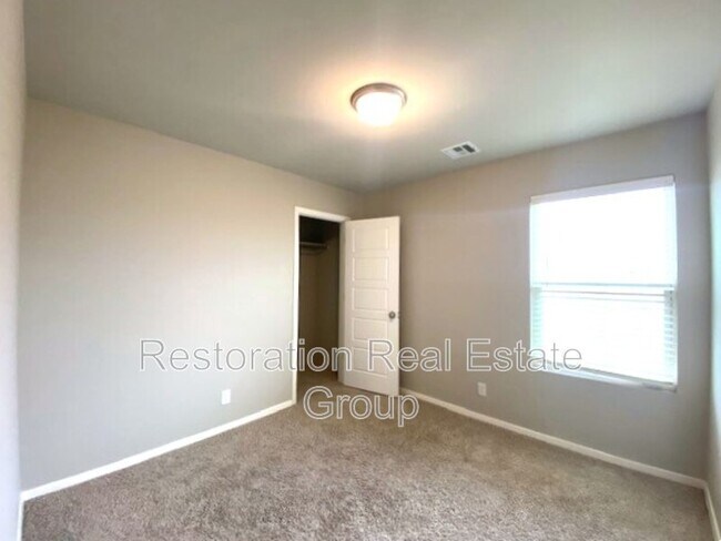 Building Photo - 10010 E 108th Pl N