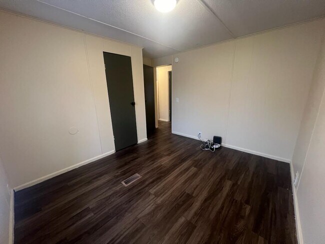 Building Photo - 502 9th St SW