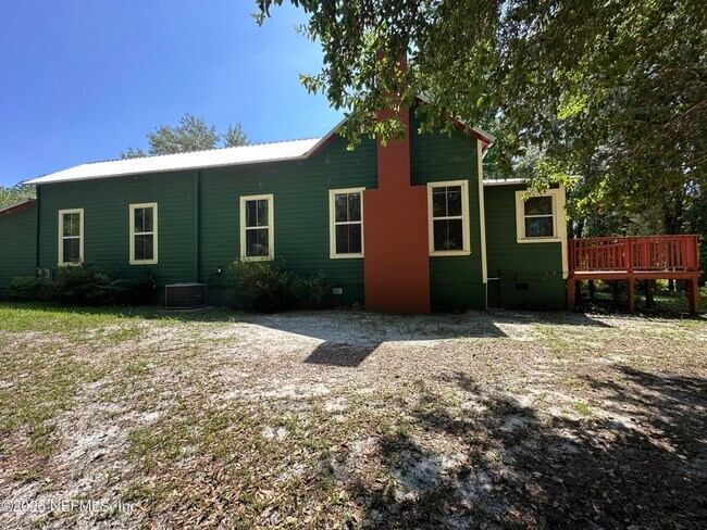 Building Photo - Private Retreat!