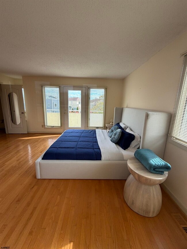 Building Photo - 33 Seaside Ct