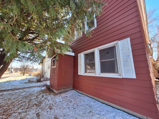 Building Photo - 3 Bedroom with a Garage in South End Superior