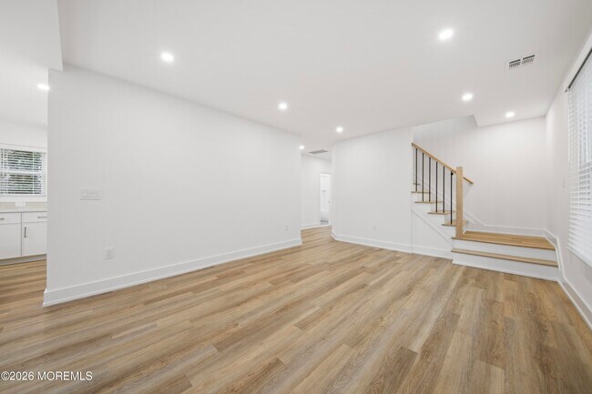 Building Photo - 427 Hoyt St