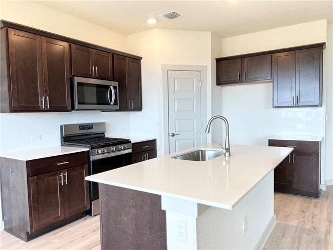 Building Photo - 10600 Defender Trl