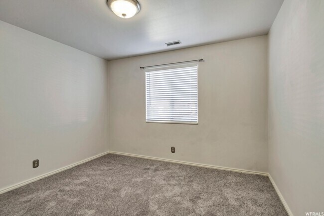 Building Photo - AWESOME GROUND FLOOR CONDO IN OREM