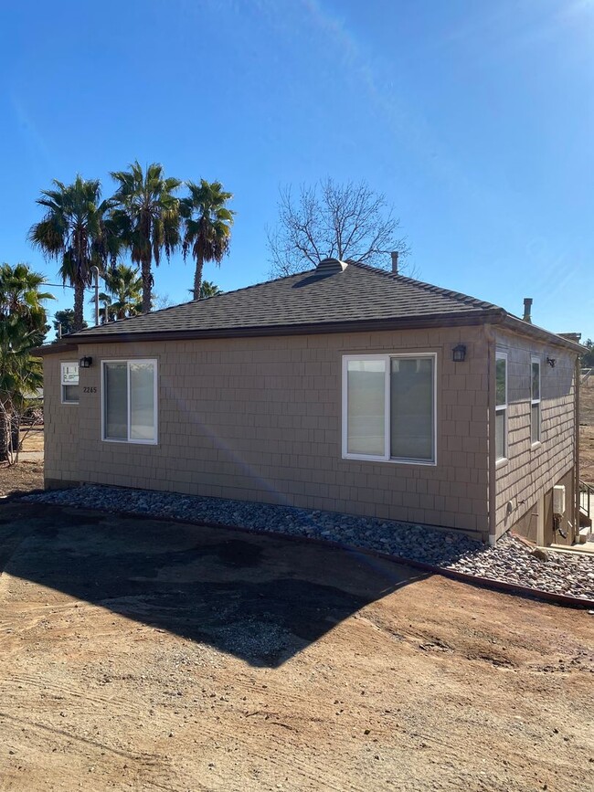 Building Photo - COMPLETELY REMODELED 2 BEDROOM/2 BATHROOM ...