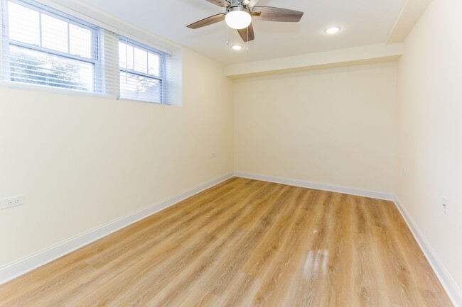 Interior Photo - 3521-29 N. Broadway