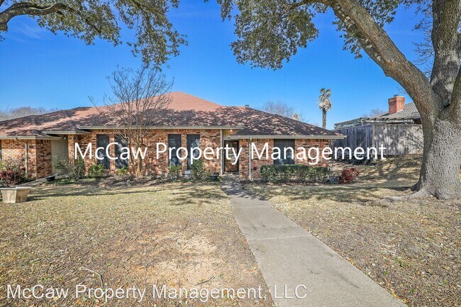 Primary Photo - 3 br, 2 bath House - 803 Summit Dr.