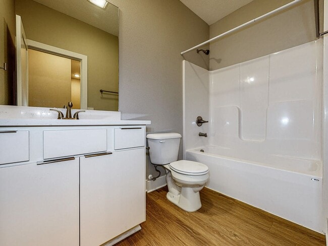 Building Photo - 308 S Walnut Ave