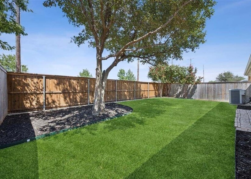 Building Photo - 9420 Caliente Dr