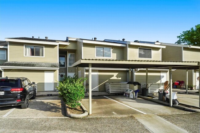 Building Photo - 3 April Point Dr S